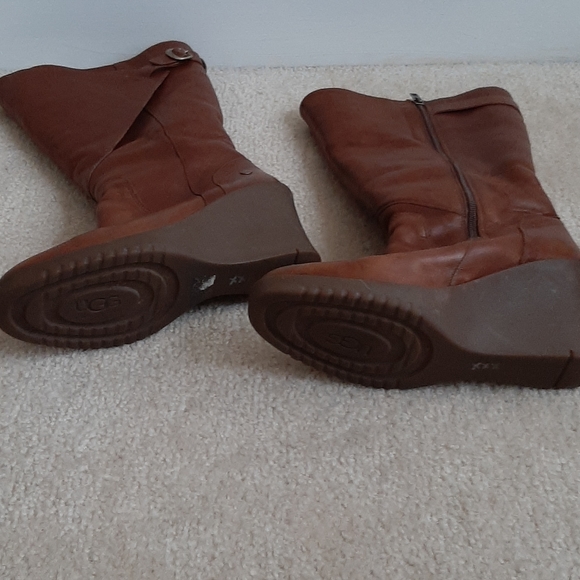 UGG Brown Leather Shearling Boot - Picture 3 of 6